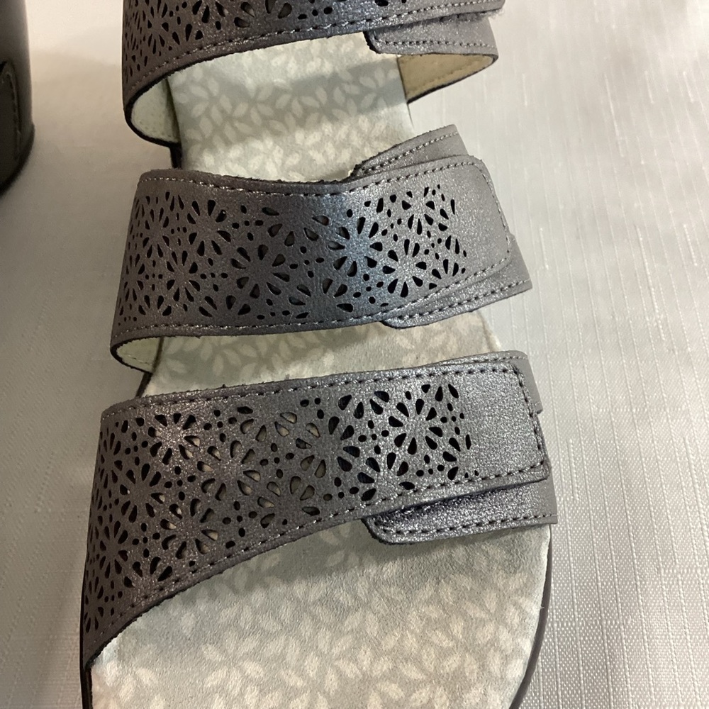 JBU Jambu Women's Charcoal Gray Strappy Sandals NWT Size 9 - Picture 5 of 14